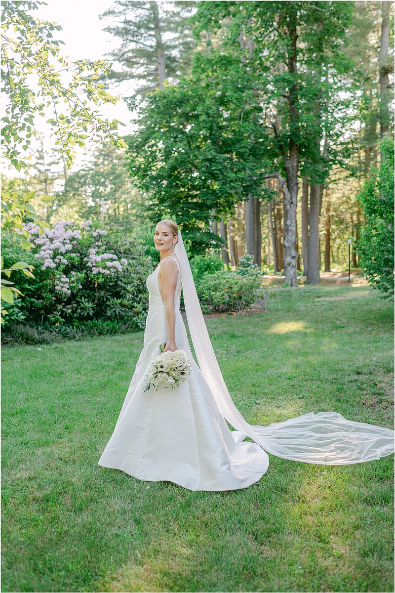 Stunning bridal gown and veil for Rachel Campbell Photography