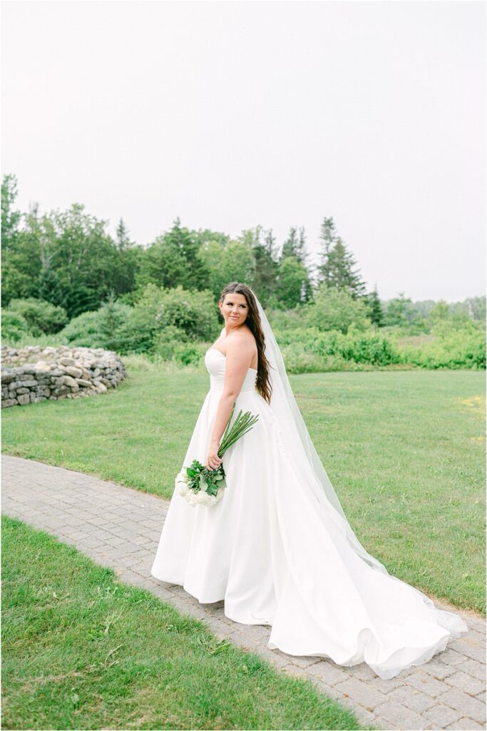 Stunnind bride holds bridal bouquet for Summer Maine Wedding
