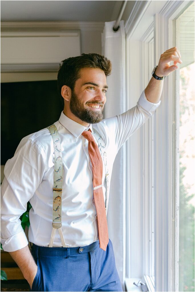 Groom smiles big at Beech Ridge Barn