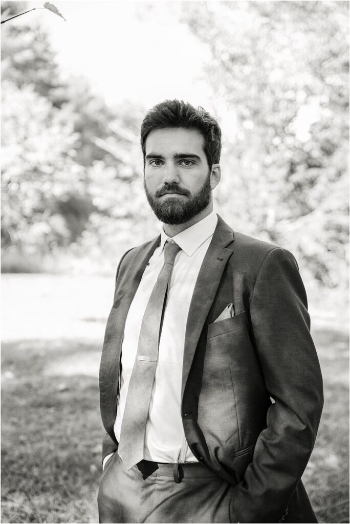 Groom stands tall for Rachel Campbell Photographyhel Cam