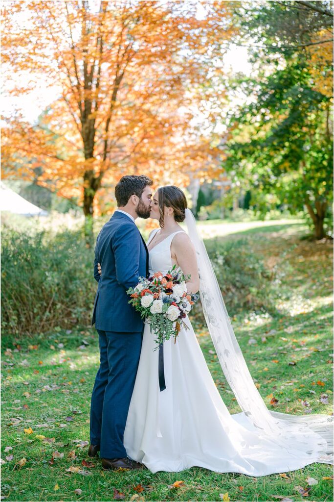 Husband and wife share a kiss for Rachel Campbell Photographyhel Cam
