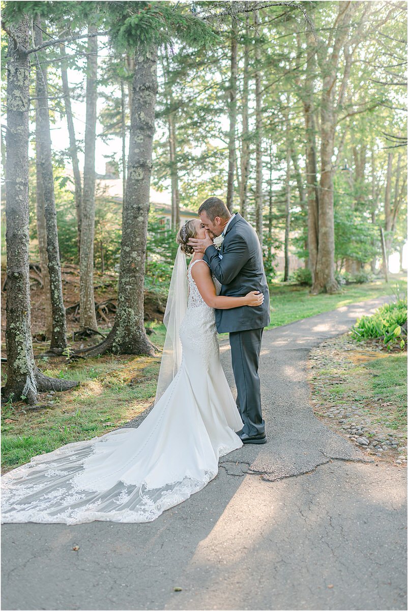 Man and woman share a kiss at Spruce Point Inn